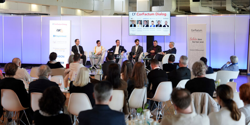 Podium von CorFactum auf der art karlsruhe